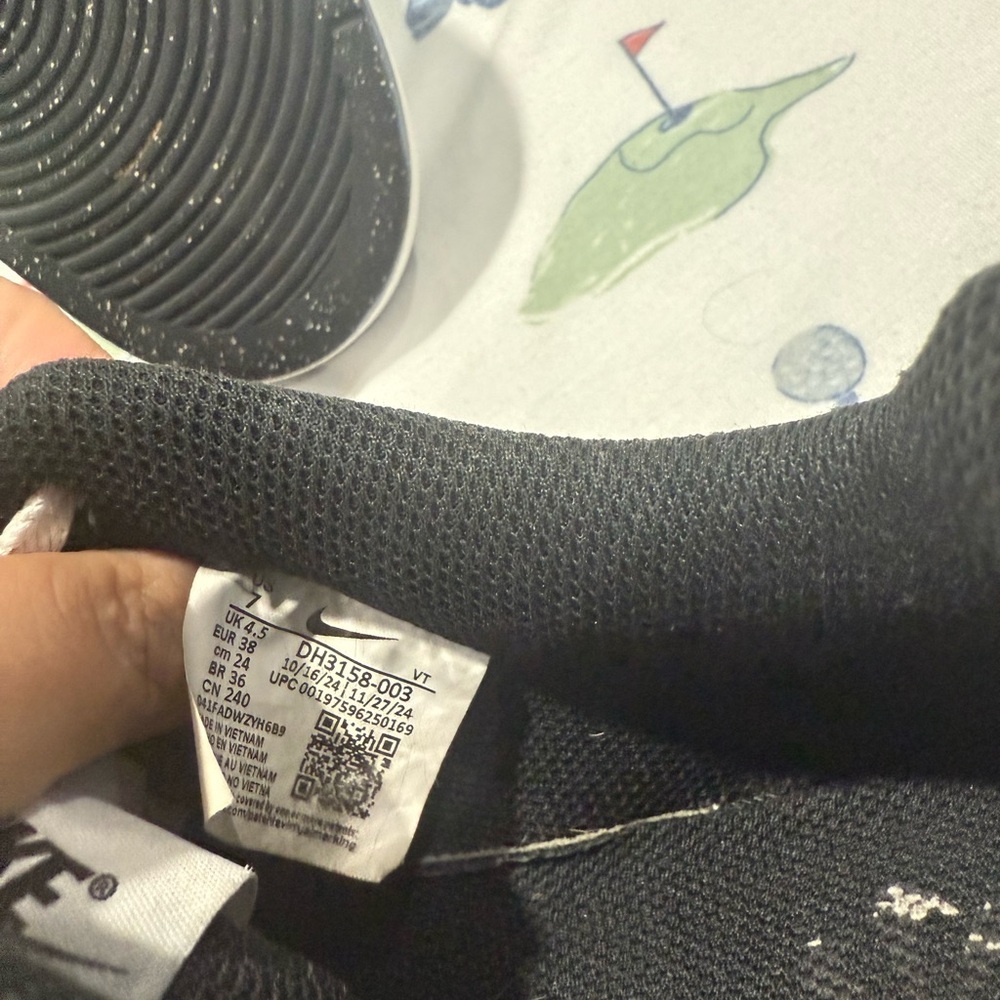 Nike Black Mesh Sneakers - Picture 9 of 10
